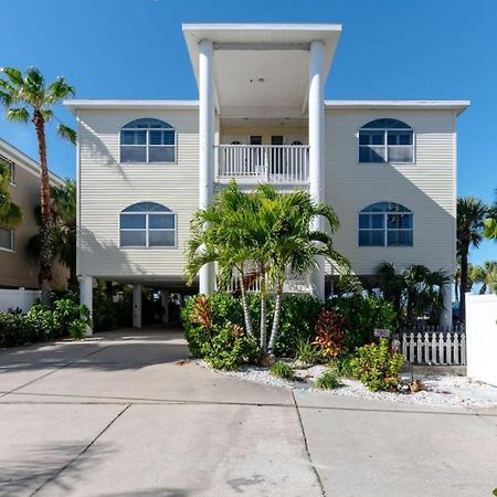 Sea Side 102 Beachfront Sleeps 8 Clearwater Beach Exterior photo