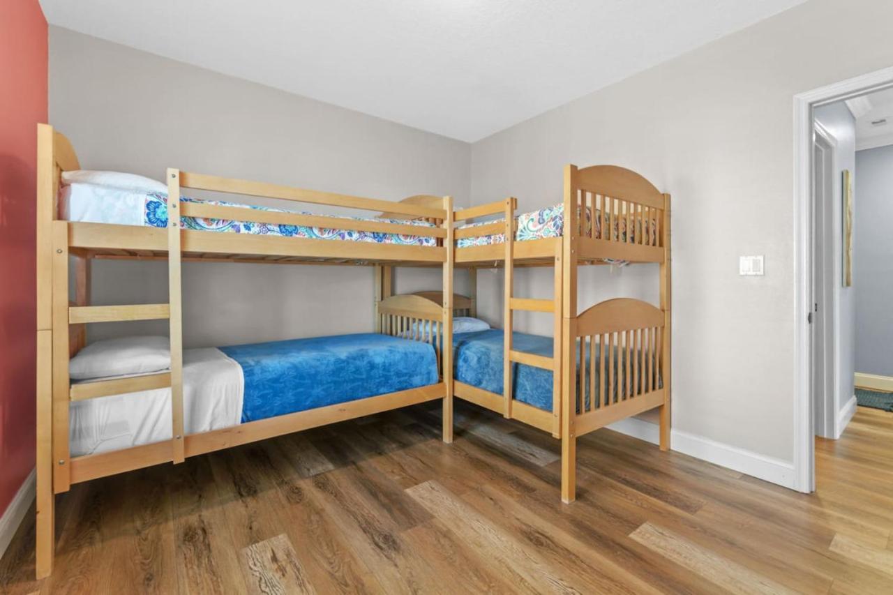Sea Side 102 Beachfront Sleeps 8 Clearwater Beach Exterior photo
