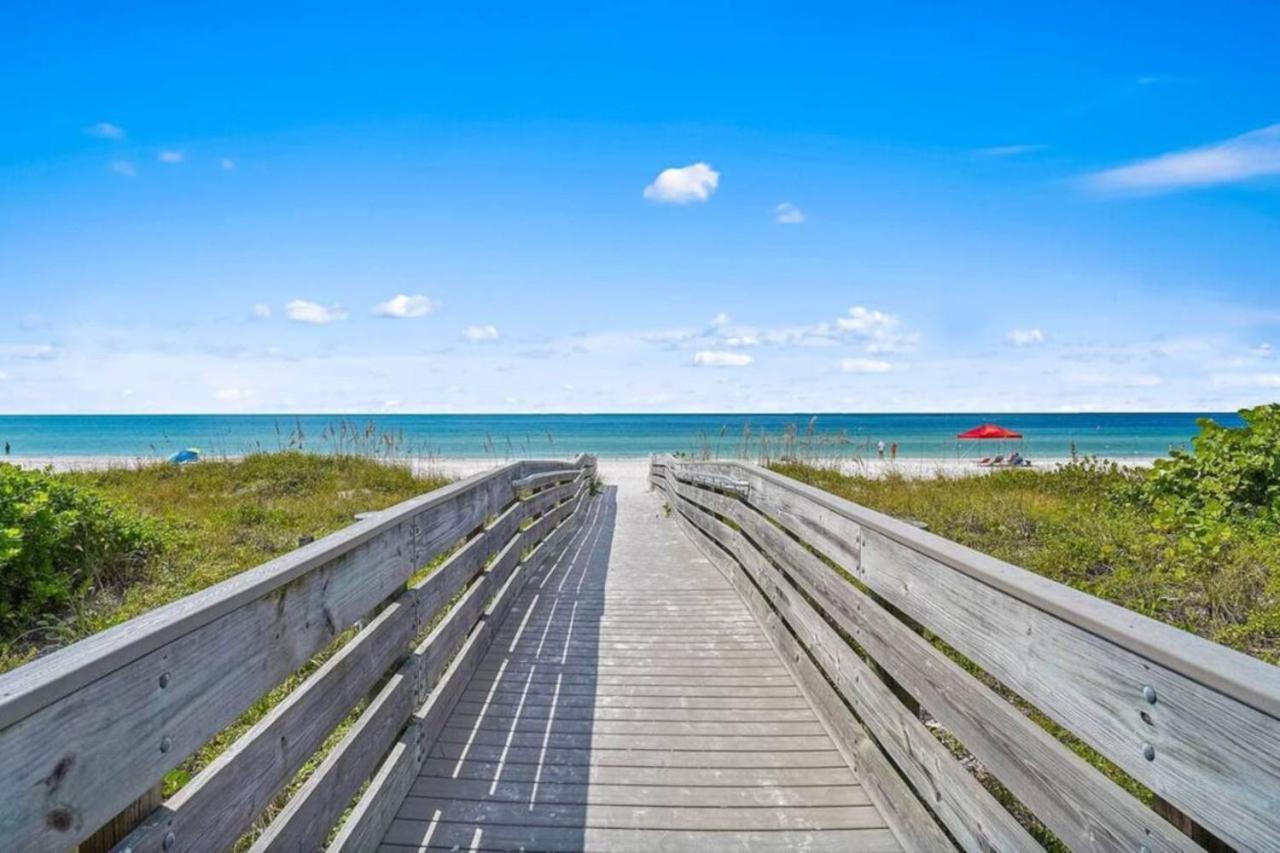 Sea Side 102 Beachfront Sleeps 8 Clearwater Beach Exterior photo