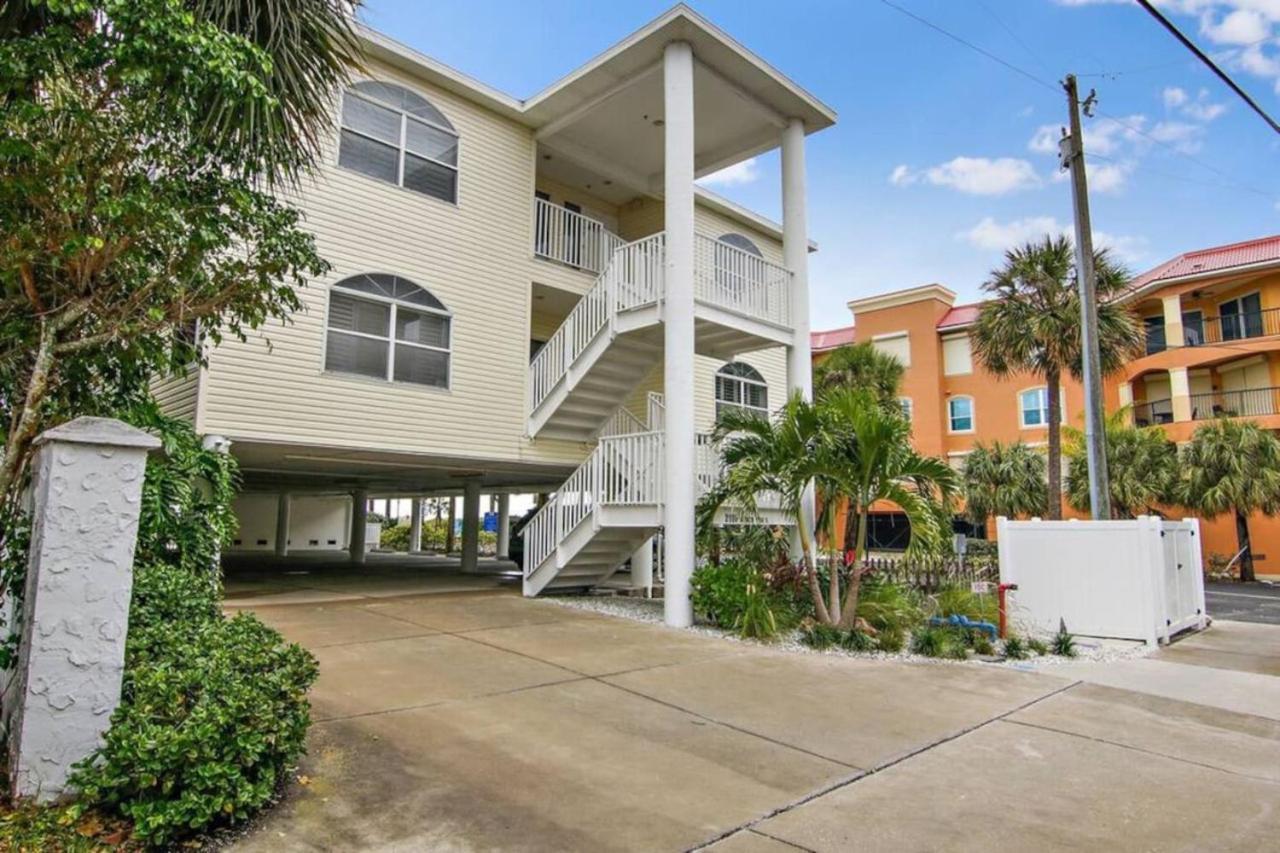 Sea Side 102 Beachfront Sleeps 8 Clearwater Beach Exterior photo